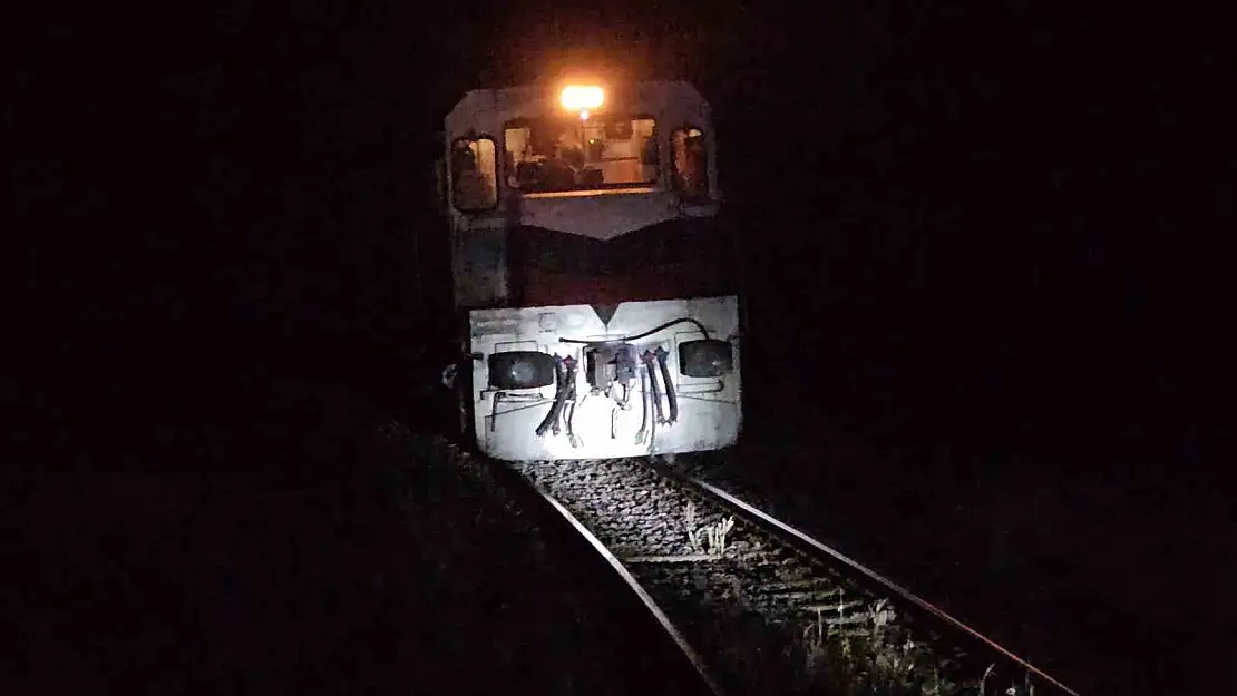 Diyarbakır'da yük treni otomobile çarptı