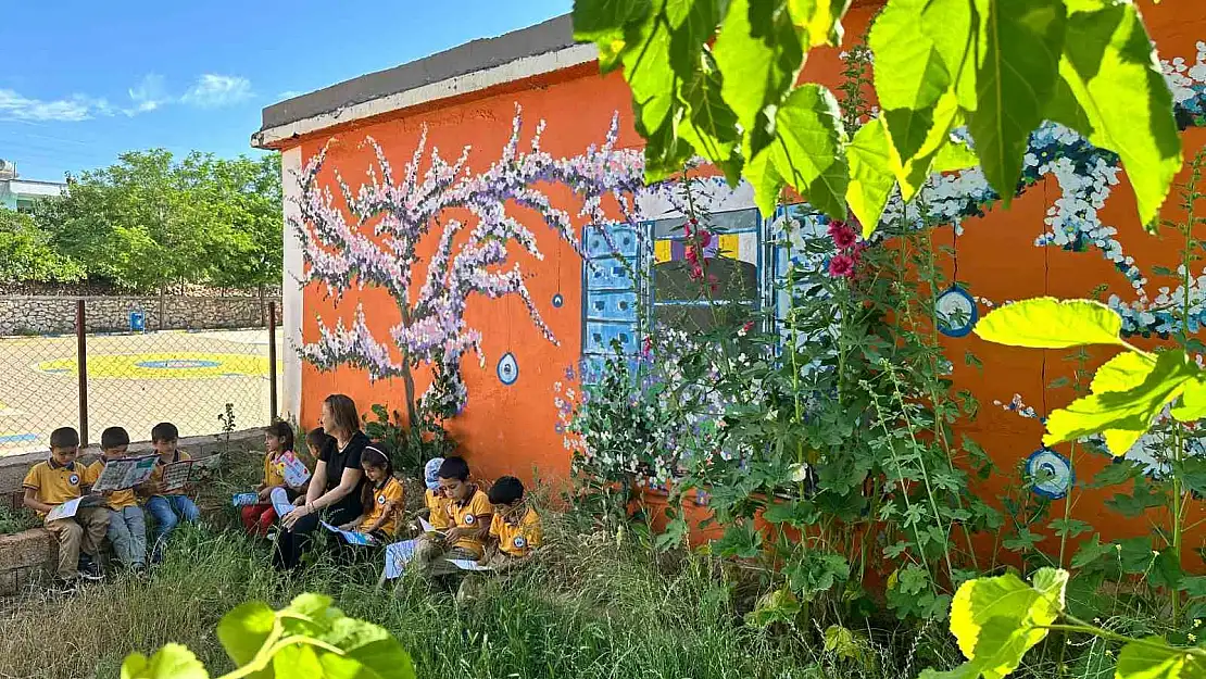 Diyarbakır'da okul müdüründen örnek davranış