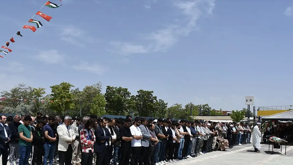Van'da Gazze'de ölenler için sembolik cenaze töreni düzenledi