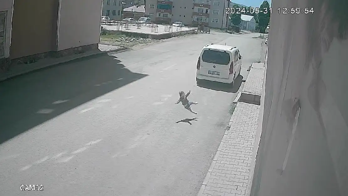 Muş'ta 2 yaşındaki çocuk 7. kattan düştü
