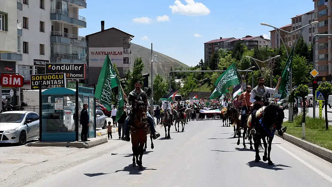 Bitlis'te Gazze'ye yönelik saldırılar protesto edildi