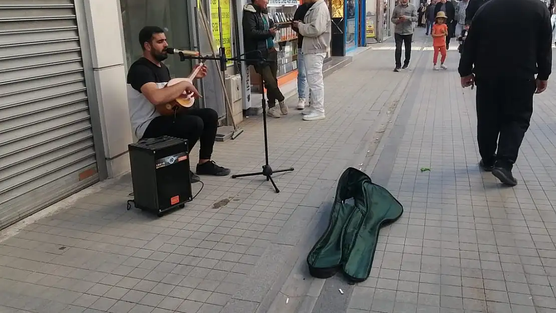 Ağrı Sokaklarında Müzik Rüzgarı