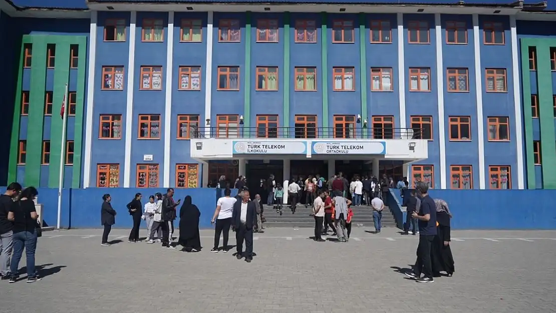 Muş'ta 6 bin 259 öğrenci LGS sınavına girdi