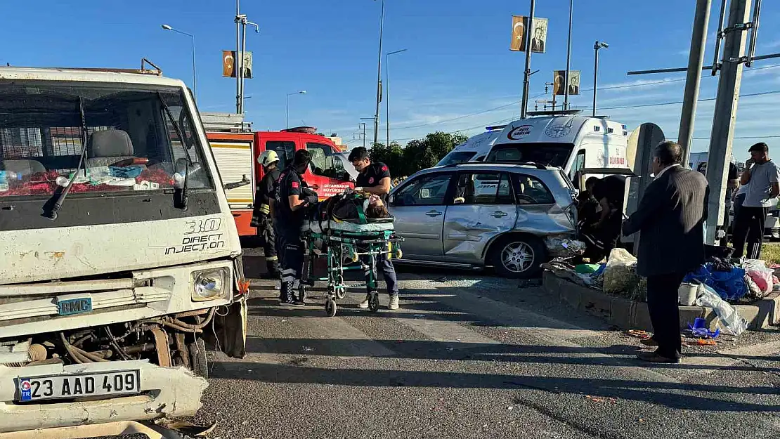 Diyarbakır'da otomobil ile pikap çarpıştı: 4 yaralı