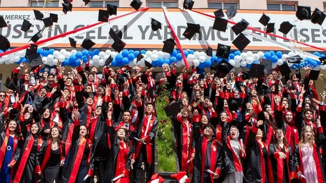 Ağrı'nın altın çocukları kep fırlattı
