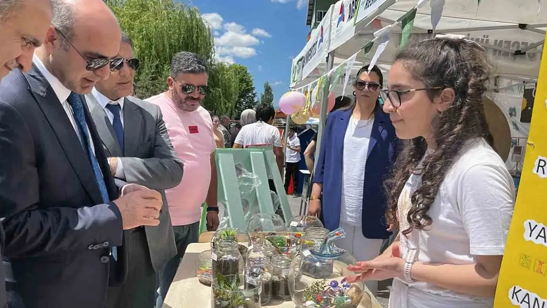 Ağrı'da 'Bilim Şenliği' yoğun ilgi gördü