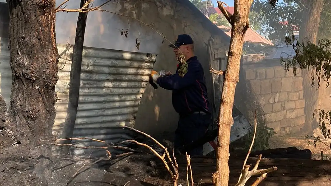 Ağrı'da ev yangını güçlükle söndürüldü