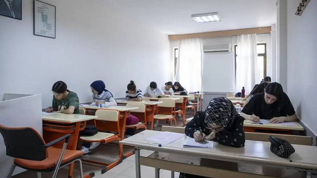 YKS'ye girecek öğrencilere stratejiler: Turlama, kodlama ve kalem kullanımı