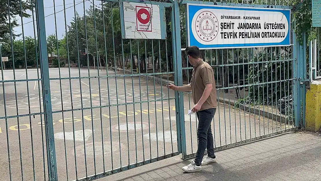 Diyarbakır'da bir öğrenci sınava 10 dakika geç kaldı