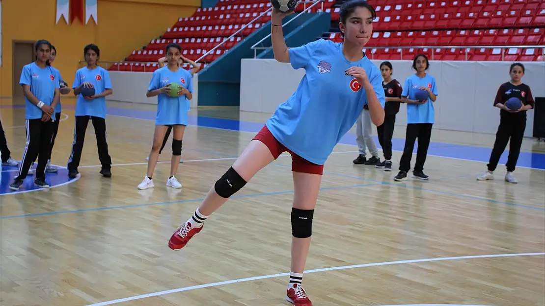 Polis Gücü Spor Kulübü'nün yetiştirdiği genç sporcular, şampiyonlara hazırlanıyor