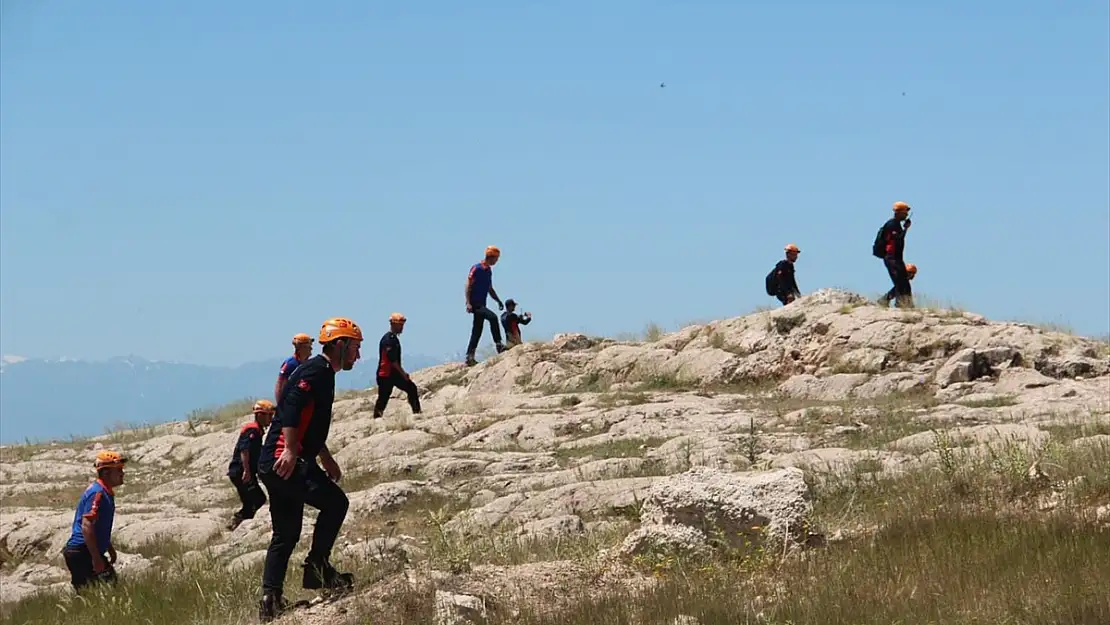 Van'da gerçeği aratmayan arama kurtarma tatbikatı