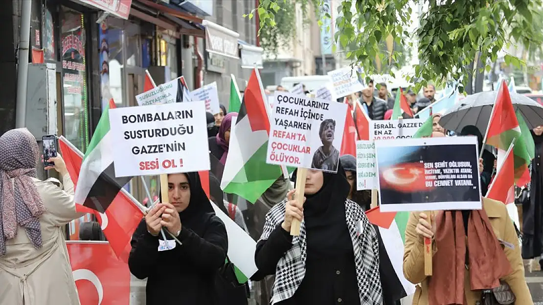 Kars'ta sağlık çalışanları 30 haftadır Gazze için yürüyor