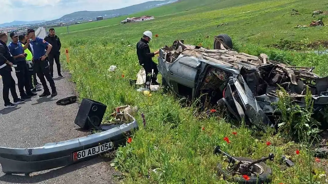 Karas'ta feci kaza: 1'i ağır 2 yaralı