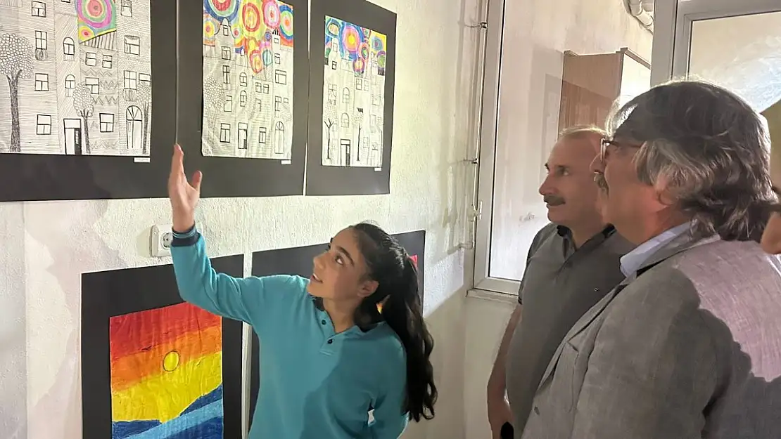 Boztoprak Ali Yorulmaz Ortaokulu'nda Yıl Sonu Resim Sergisi