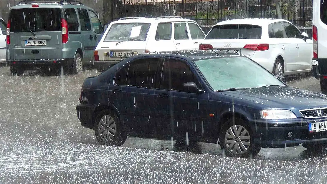 Kars'ı dolu vurdu
