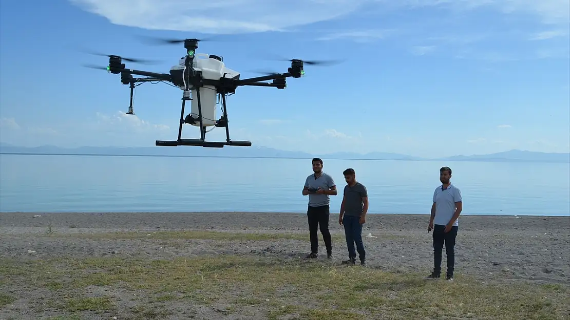Bitlis'te sineklere karşı dronla ilaçlama