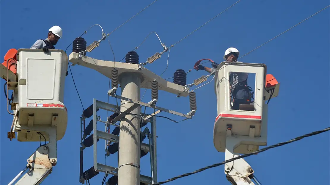Muş'ta elektrik hatları daha güvenli hale getiriliyor