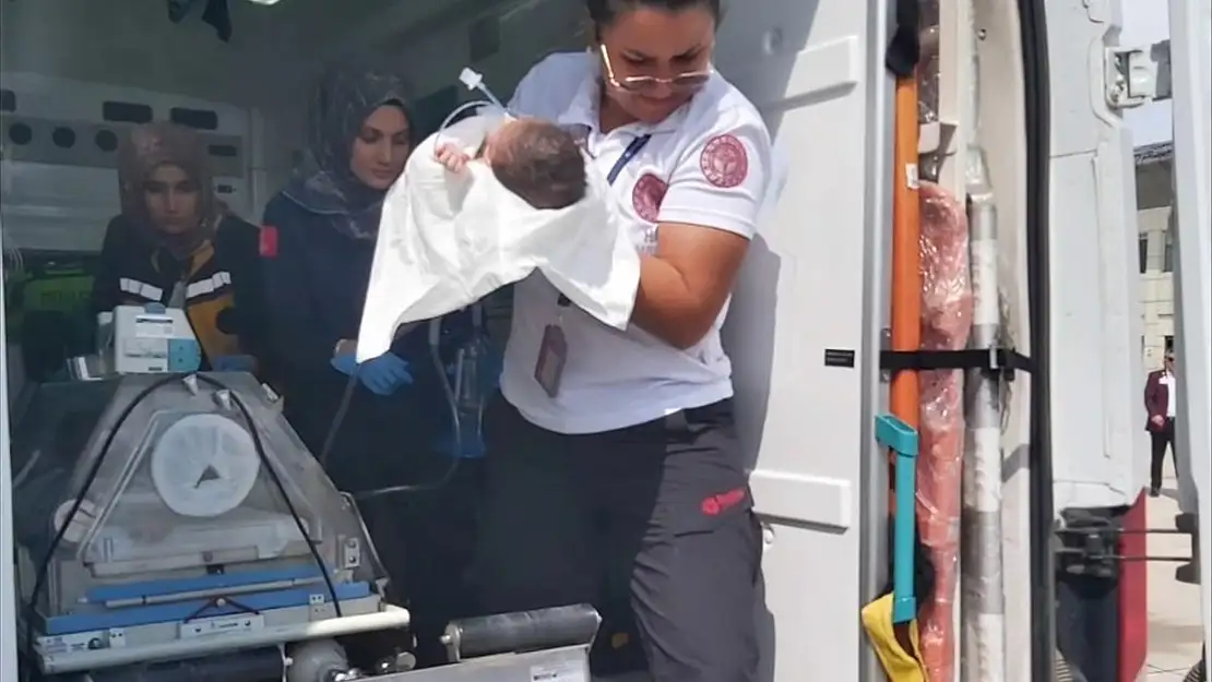 Van'da ambulans uçakla kalp yetmezliği olan bebek için havalandı