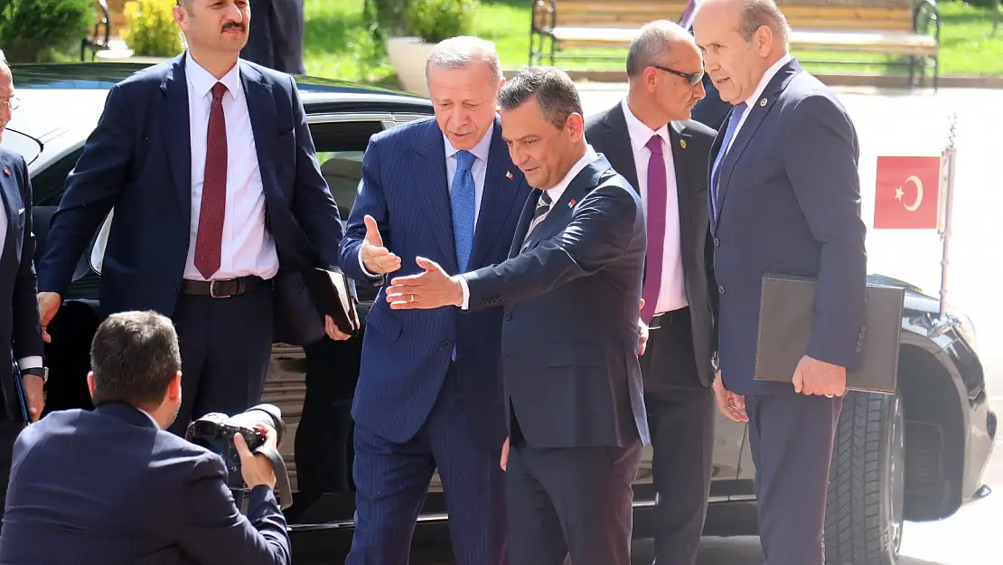 Cumhurbaşkanı Erdoğan ile CHP Genel Başkanı Özel görüşmesi sona erdi