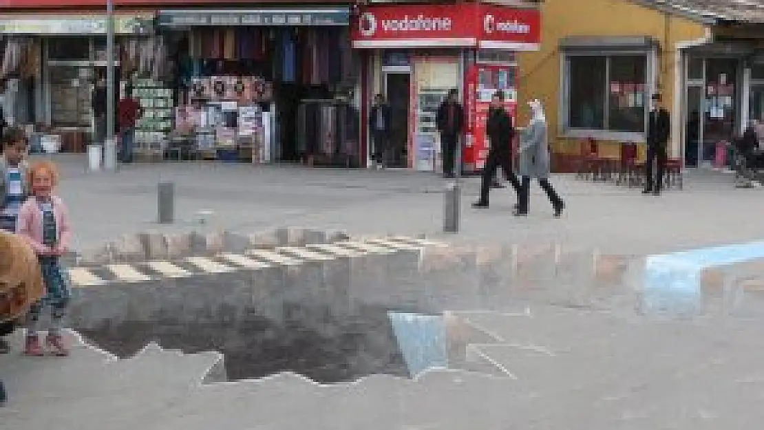Ağrı'da öğrenciler sokağa 3 boyutlu resim çizdi