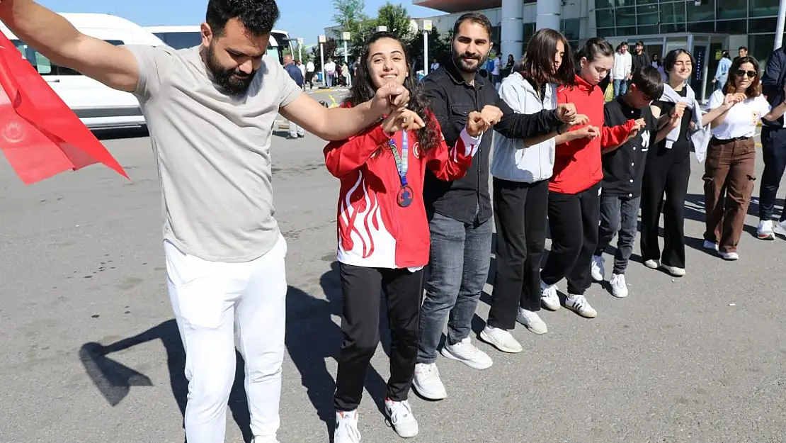 Dünya İkincisi Sibel Oruç'a Coşkulu Karşılama