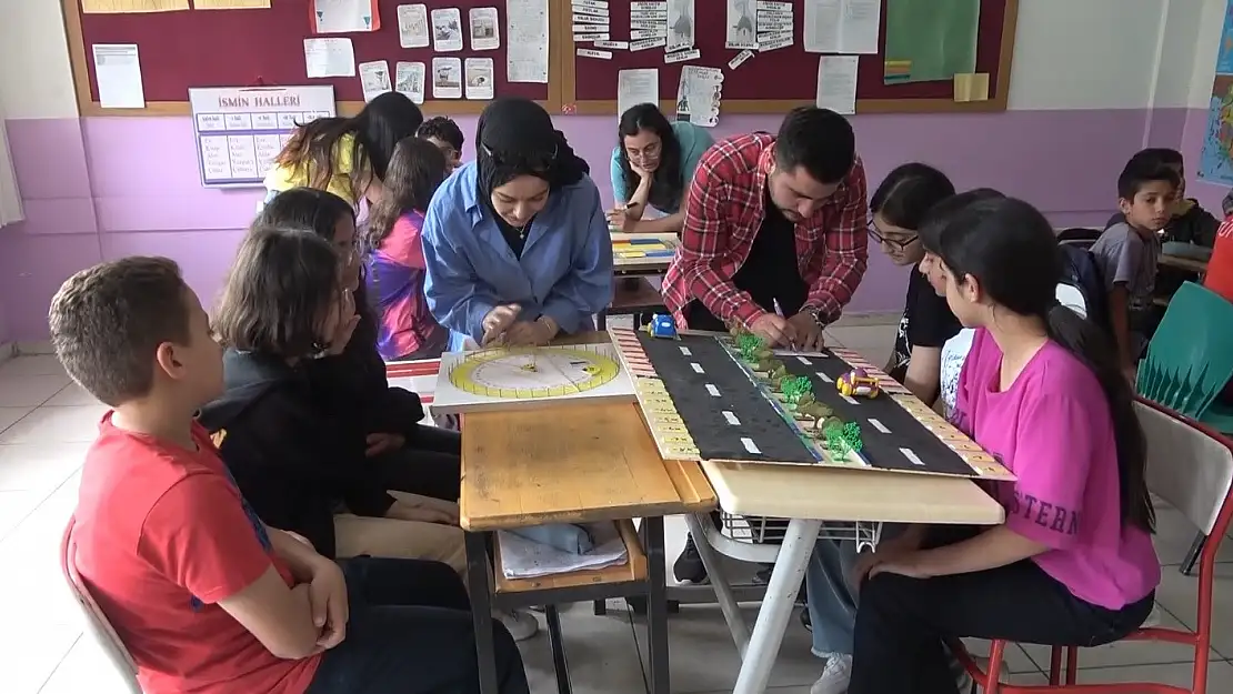 Muş'ta öğretmen adayları matematiği eğlenceli hale getirmek için çabalıyor