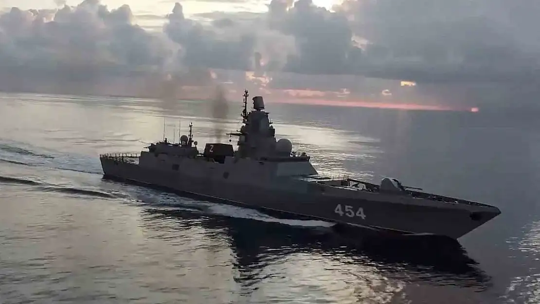 Rus savaş gemileri Küba'da