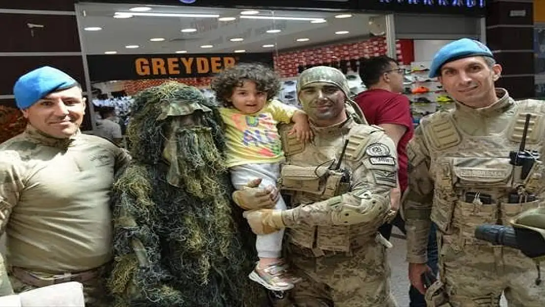 Tatvan'da jandarma tanıtım sergisi açıldı