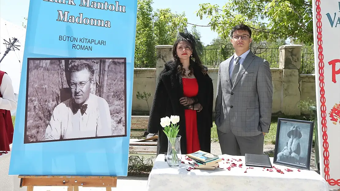 Kars'ta öğrenciler romanların karakterlerini canlandırdı
