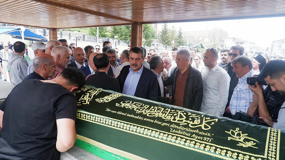 Milli Eğitim Bakanı Tekin, Erzurum'da cenaze törenine katıldı