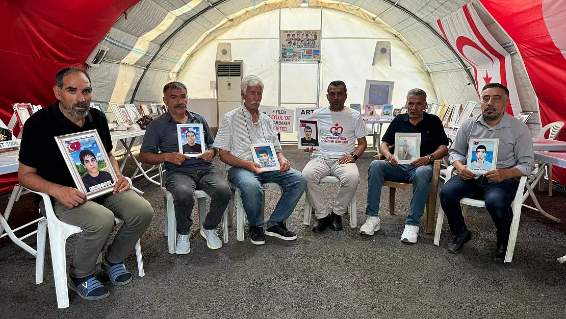 Diyarbakır'da evlat nöbetindeki babalar, Babalar Günü'nü buruk geçiriyor