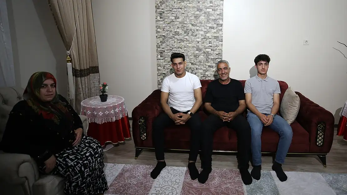 Muş'ta fedakar babadan kansere yakalanan eşi ve 2 oğluna vefa örneği
