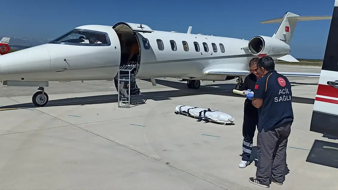 Van'da ambulans uçak iki hasta için havalandı