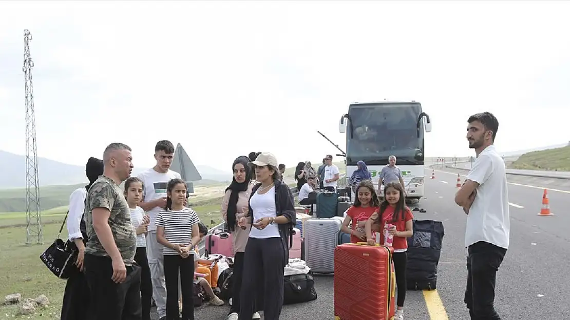 Kars'ta yolcu otobüsünde yangın çıktı