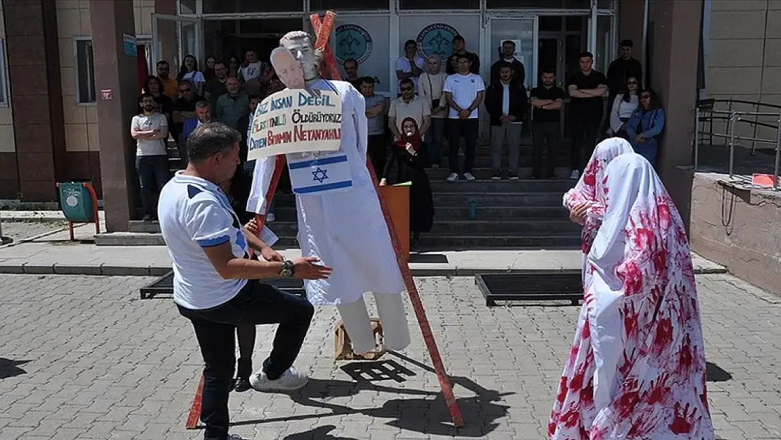 Kars'ta üniversite öğrencileri, İsrail'in Filistin'e yönelik saldırılarını protesto etti