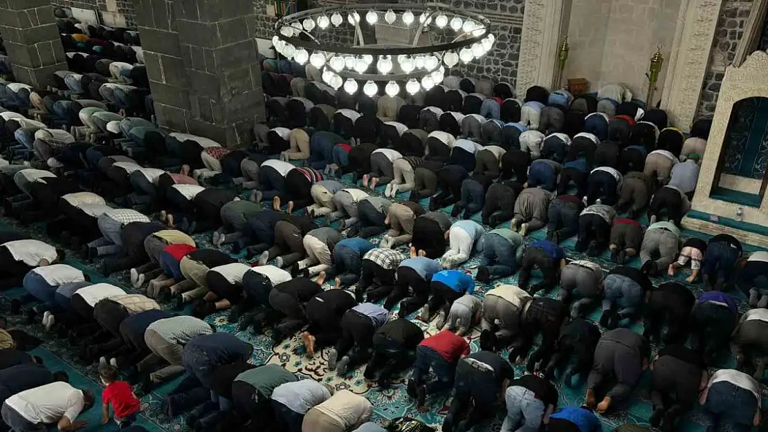 Diyarbakır'ın 5. Harem-i Şerif'inde bayram namazı kılındı