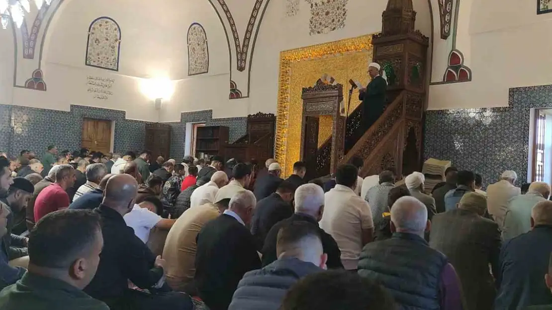 Tarihi camide Kurban Bayramı namazı