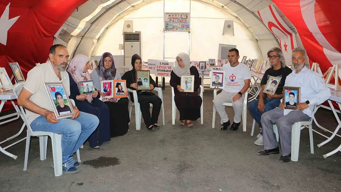Diyarbakır'da evlat nöbetindeki ailelerin bayramı buruk geçiyor