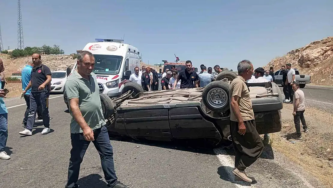 Diyarbakır'da kontrolden çıkan otomobil takla attı