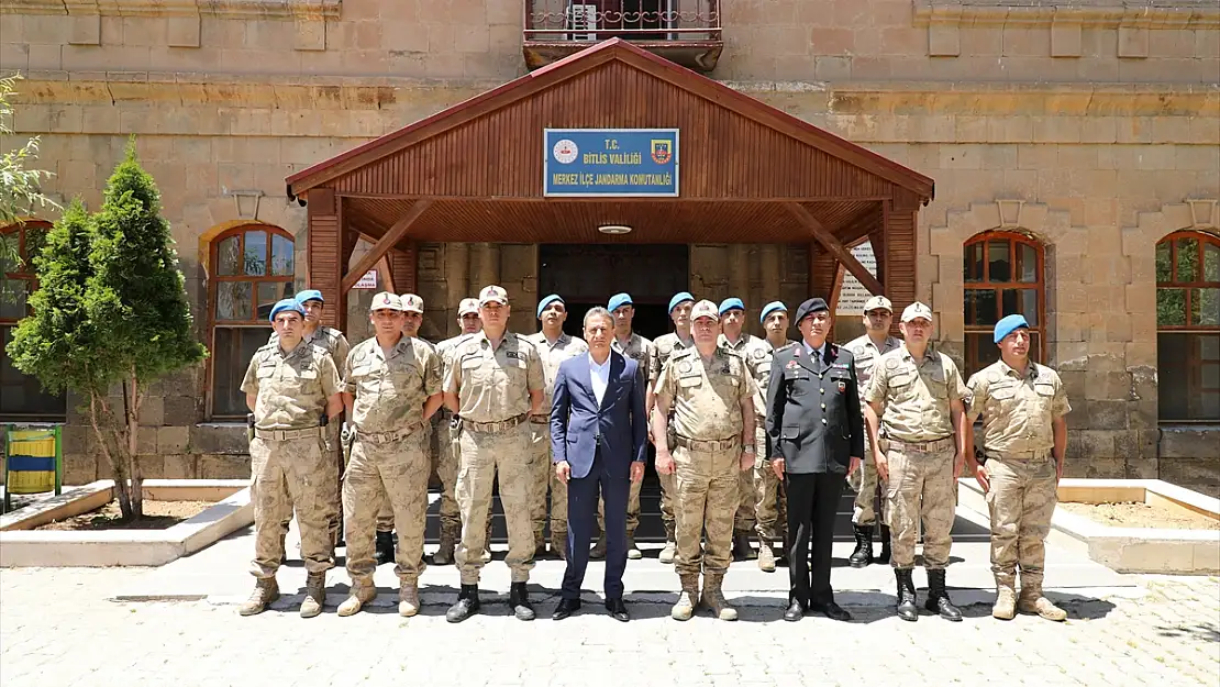 Bitlis Valisi Karaömeroğlu, güvenlik güçlerinin bayramını kutladı