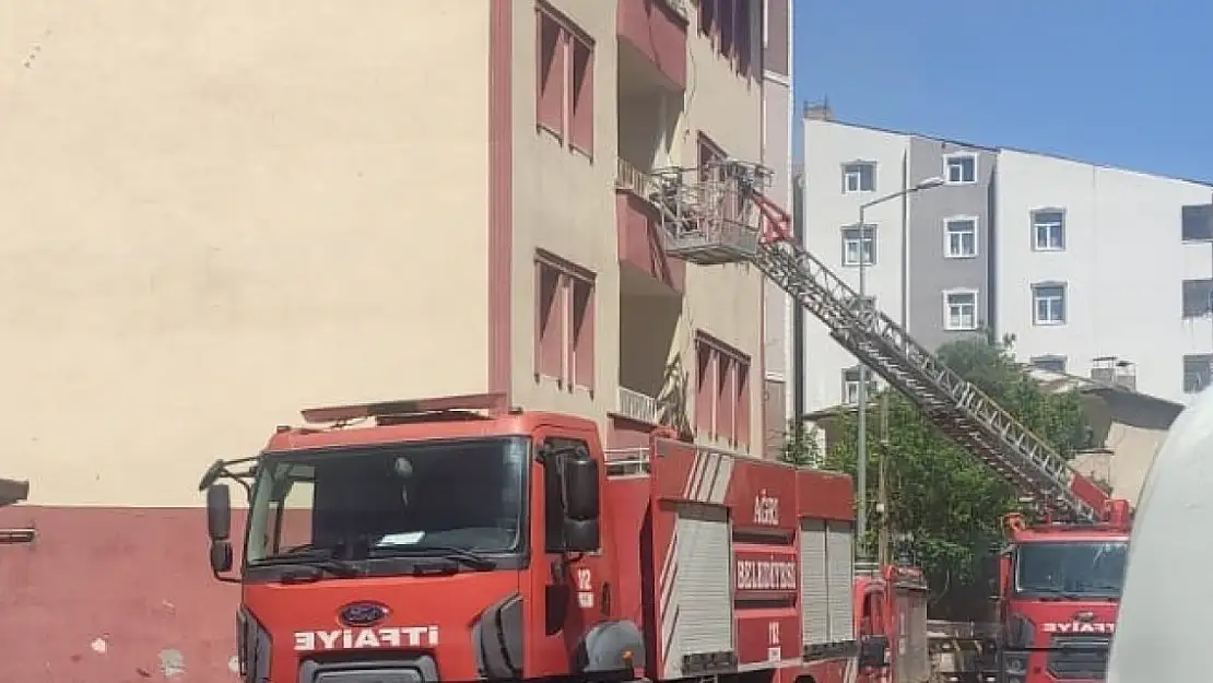 Ağrı'da ev yangını büyümeden söndürüldü