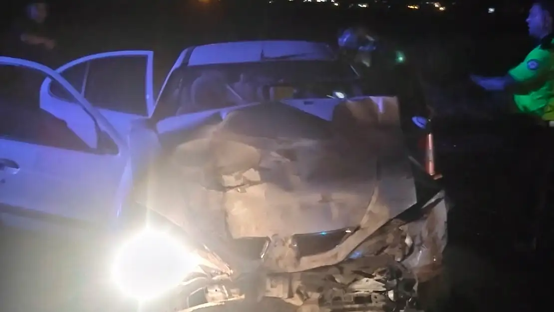 Diyarbakır'da iki otomobil çarpıştı: 4 yaralı