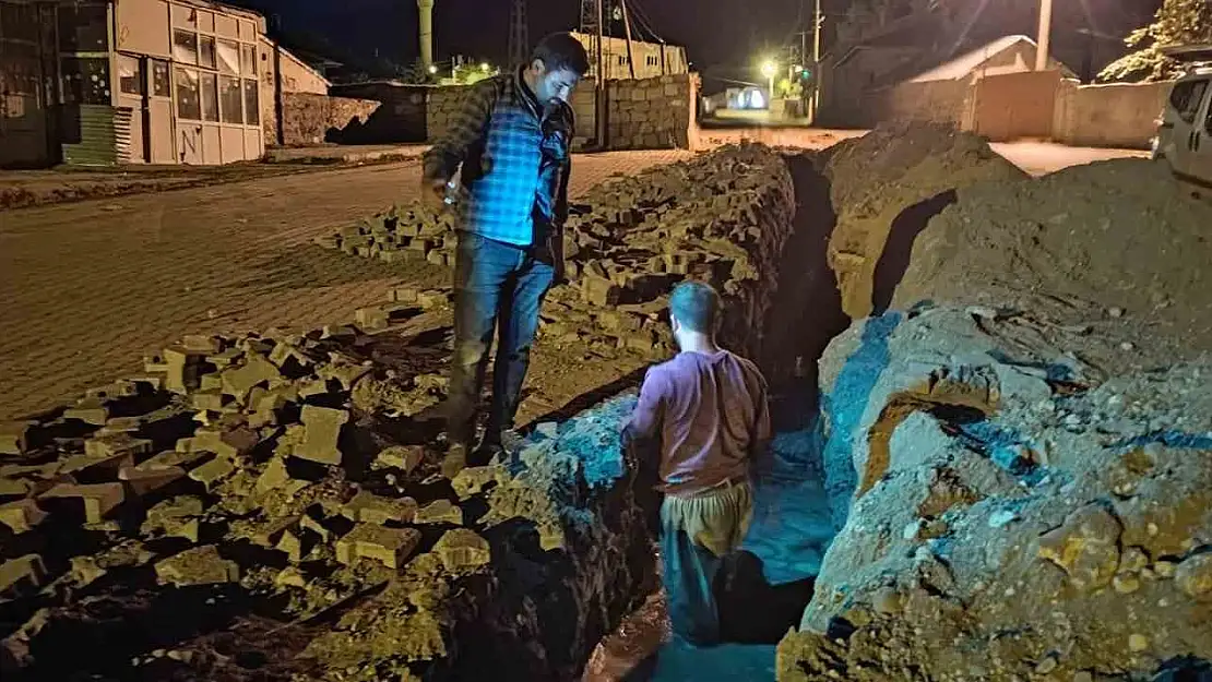 Bitlis'te rezalet: 3 bin nüfuslu beldenin içme suyunu tıkadılar