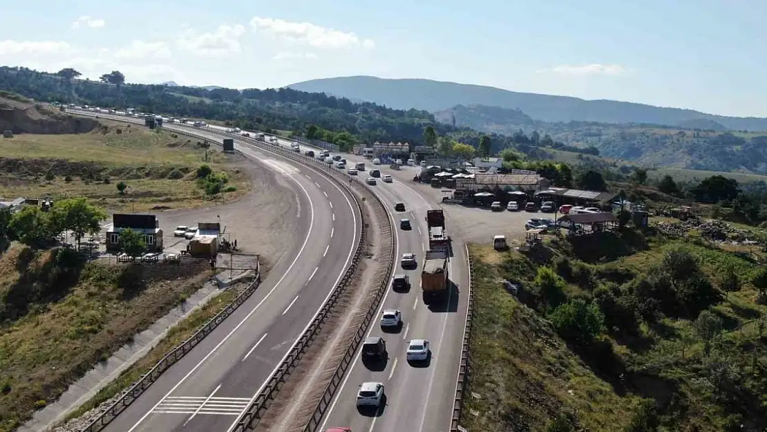 21 ilin geçiş noktasında bayram dönüşü yoğunluğu yaşanıyor