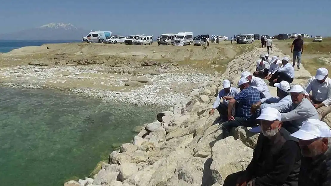 Van Gölü'nde kaybolan şahıs Rov ve Sonar cihazları ile aranıyor