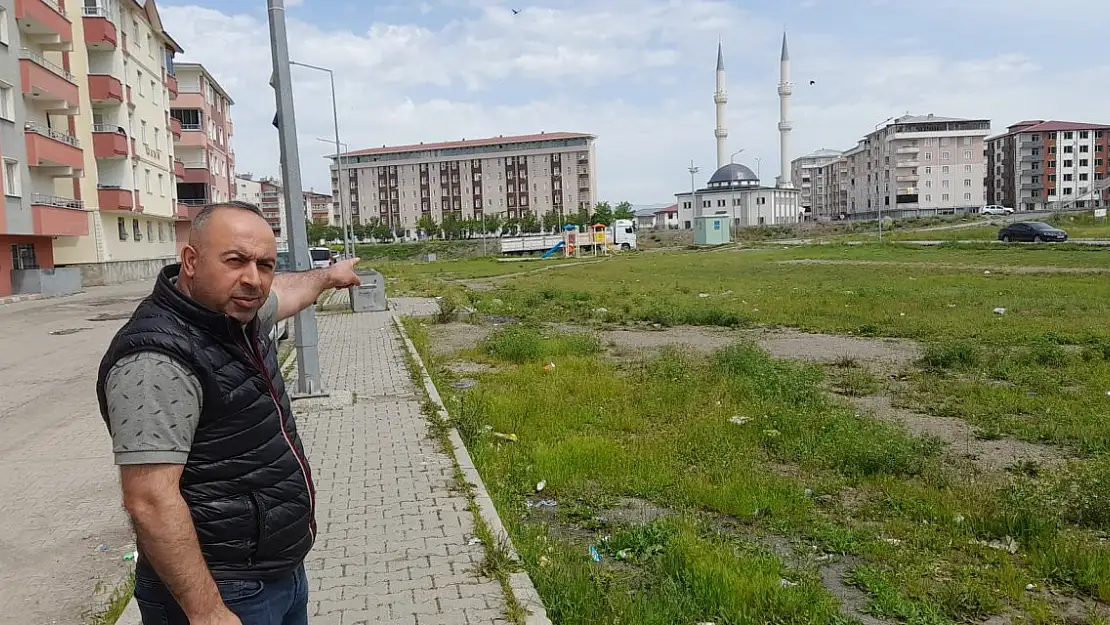 Ağrı'da kocaman alana küçücük park