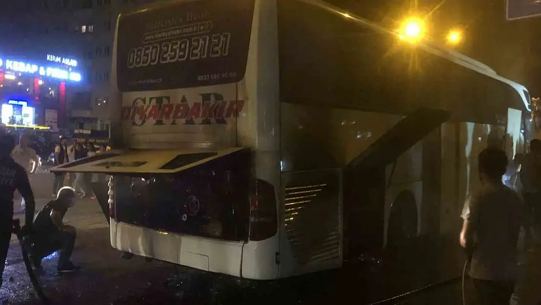 Van'dan Antalya'ya giden yolcu otobüsü yandı