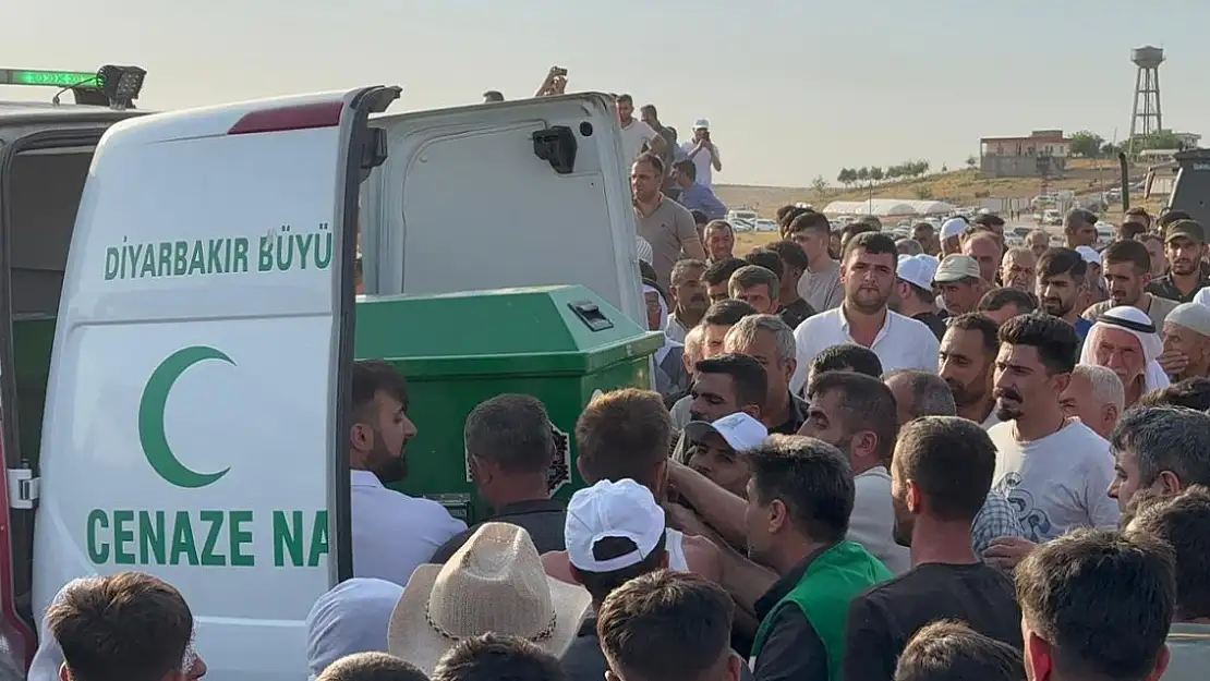Mardin ve Diyarbakır arasında çıkan yangında hayatını kaybedenlerin sayısı 15'e çıktı