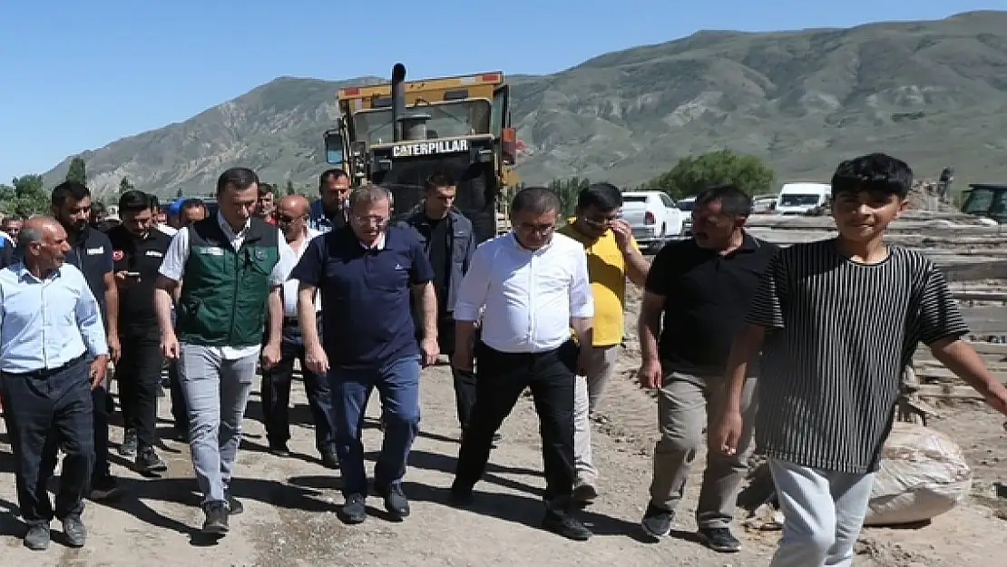 Kars Valisi Polat, selden etkilenen köylerde incelemelerde bulundu: