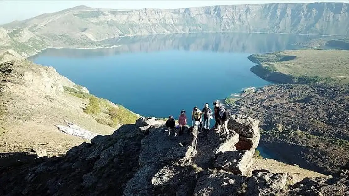 Nemrut Krater Gölü'nde çevre temizliği yapıldı